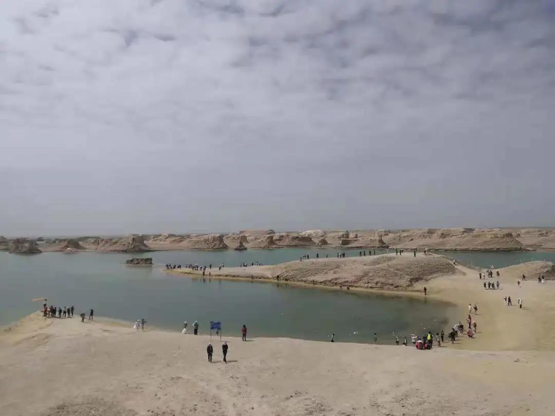 水上雅丹 水上雅丹